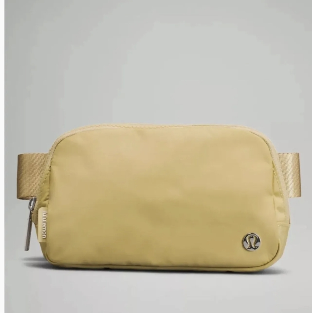 🍋 Lululemon 🍋Everywhere Belt Bag- Golden sand - Very Rare Color